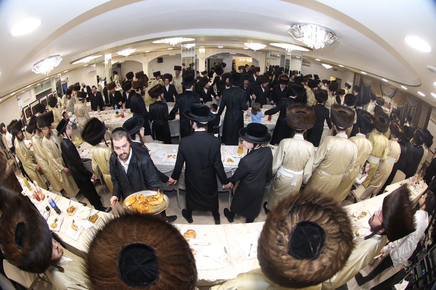 ה'וויטעפסק'ערס' חסמו את כיכר השבת | תיעוד 