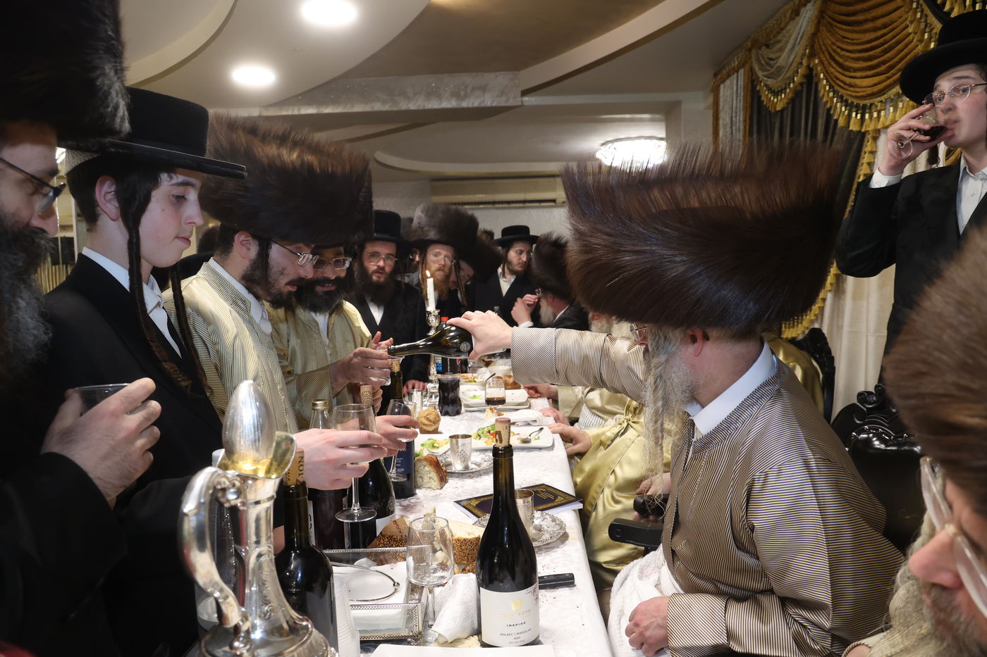 ה'וויטעפסק'ערס' חסמו את כיכר השבת | תיעוד 