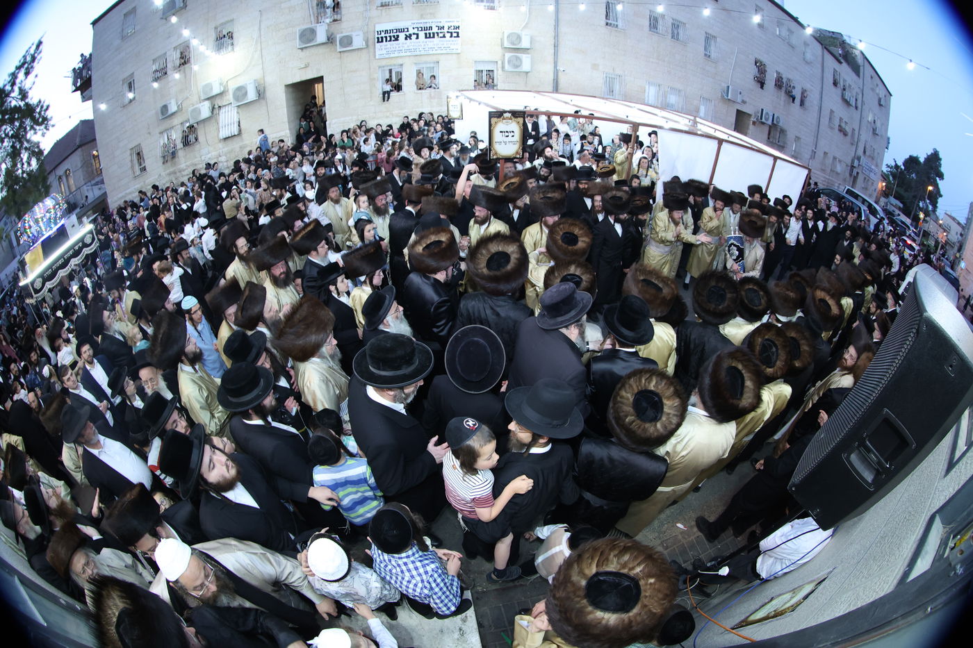 ה'וויטעפסק'ערס' חסמו את כיכר השבת | תיעוד 