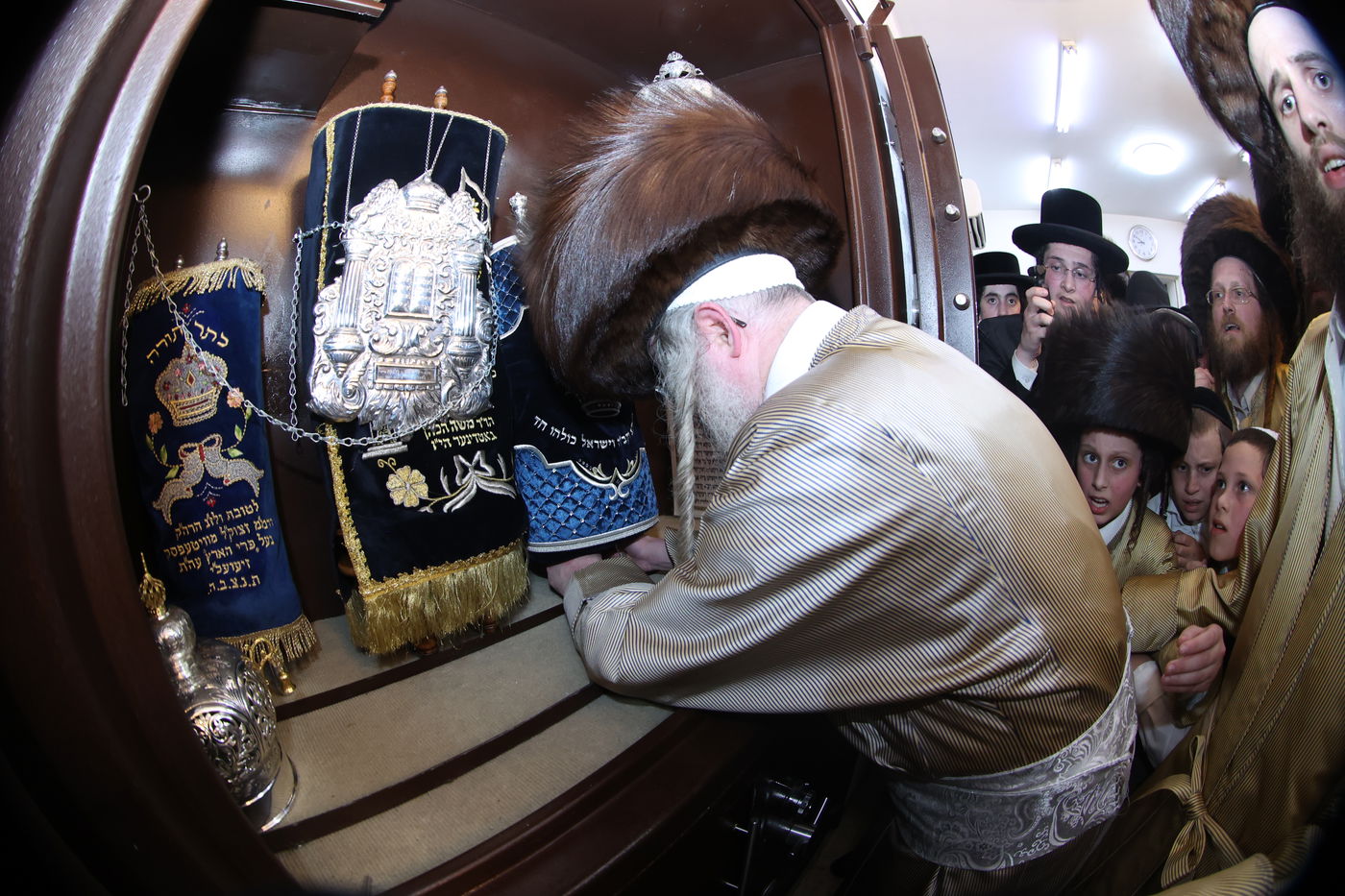 ה'וויטעפסק'ערס' חסמו את כיכר השבת | תיעוד 