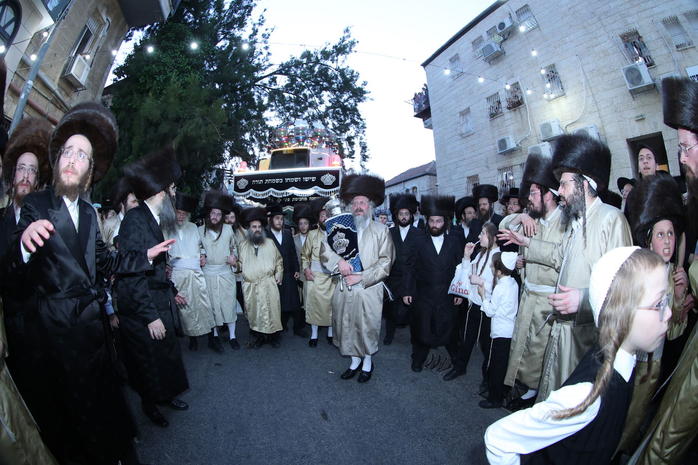 ה'וויטעפסק'ערס' חסמו את כיכר השבת | תיעוד 