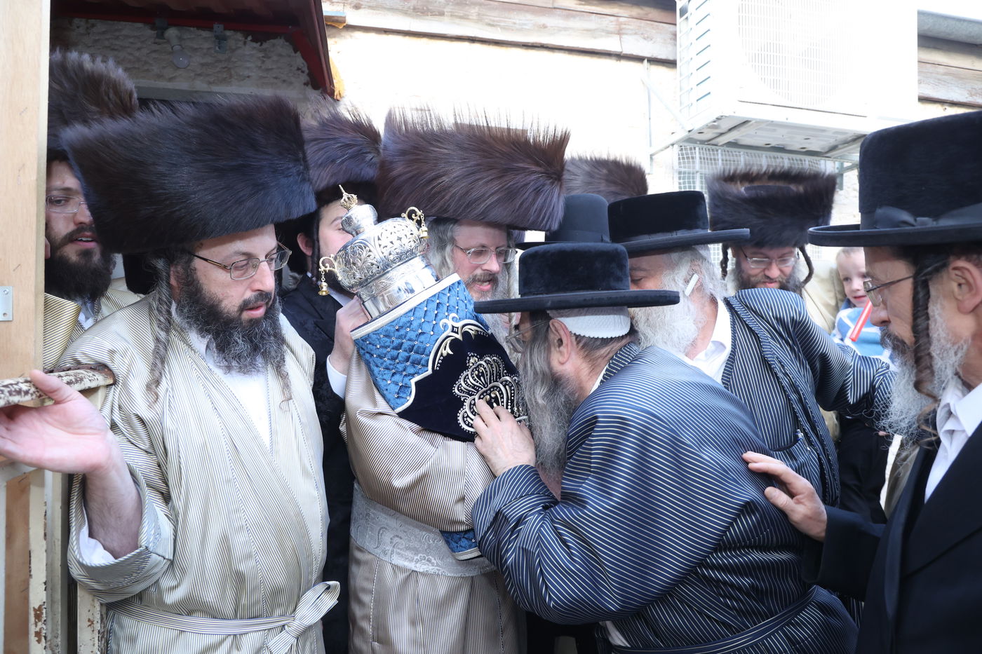 ה'וויטעפסק'ערס' חסמו את כיכר השבת | תיעוד 