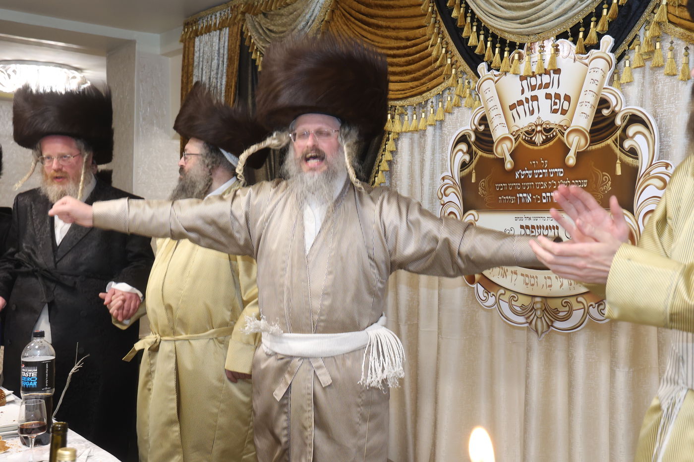 ה'וויטעפסק'ערס' חסמו את כיכר השבת | תיעוד 