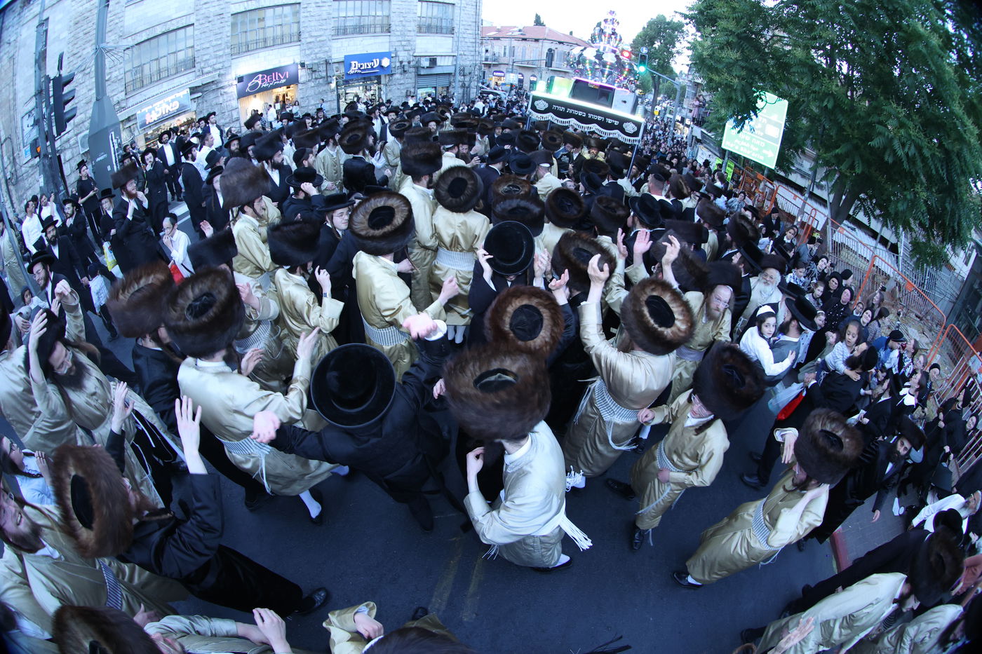 ה'וויטעפסק'ערס' חסמו את כיכר השבת | תיעוד 