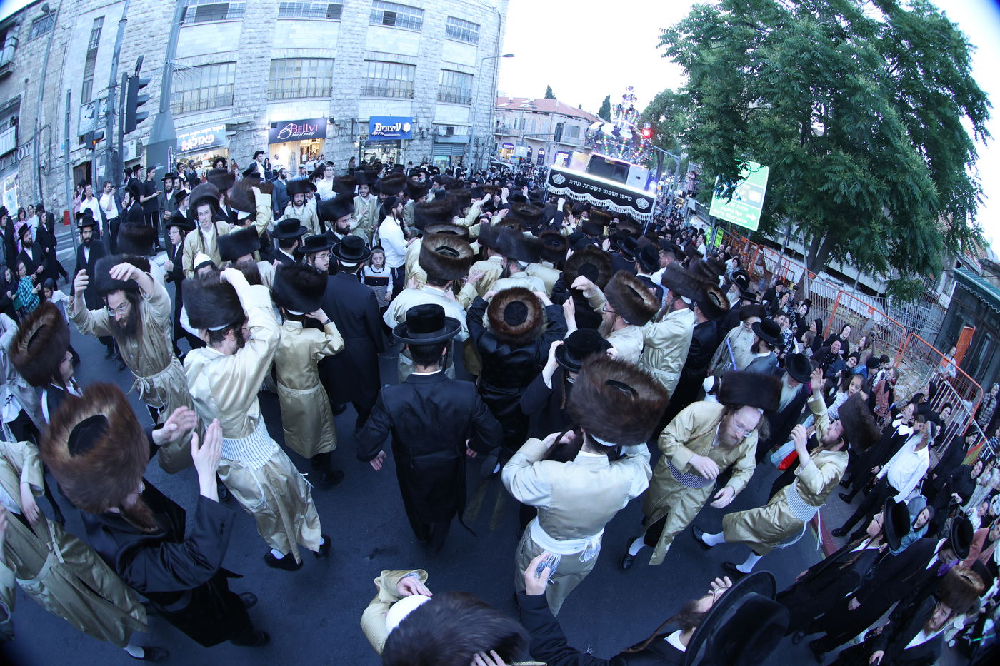 ה'וויטעפסק'ערס' חסמו את כיכר השבת | תיעוד 