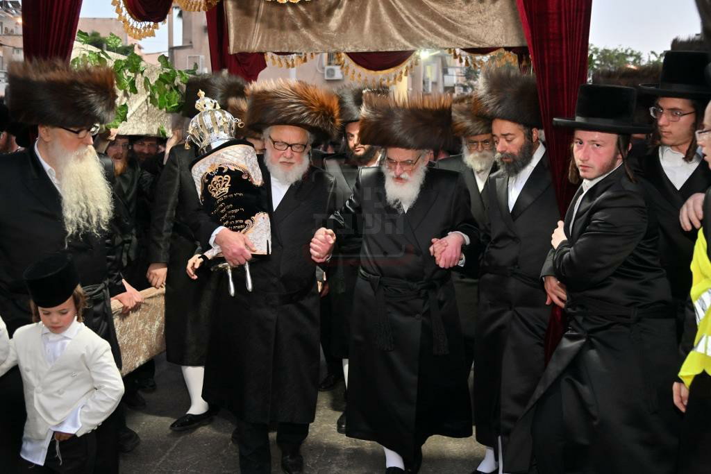 הכנסת ספר תורה לבית המדרש הגדול ויז'ניץ
