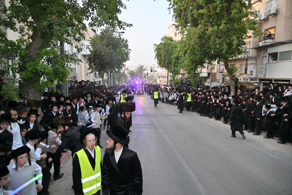 הכנסת ספר תורה לבית המדרש הגדול ויז'ניץ