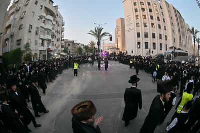 הכנסת ספר תורה לבית המדרש הגדול ויז'ניץ