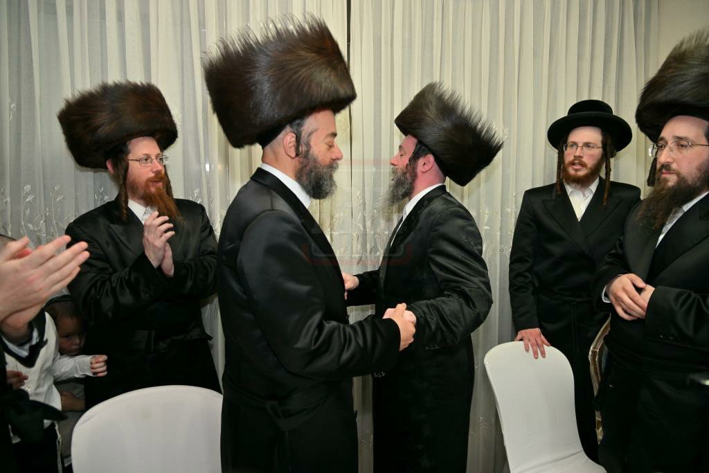 הכנסת ספר תורה לבית המדרש הגדול ויז'ניץ