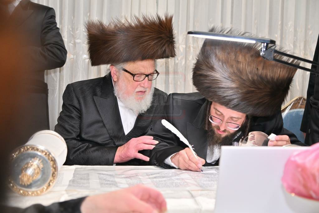 הכנסת ספר תורה לבית המדרש הגדול ויז'ניץ