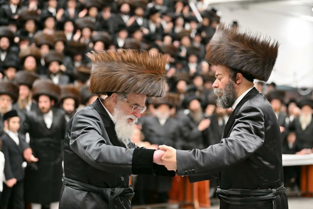הכנסת ספר תורה לבית המדרש הגדול ויז'ניץ