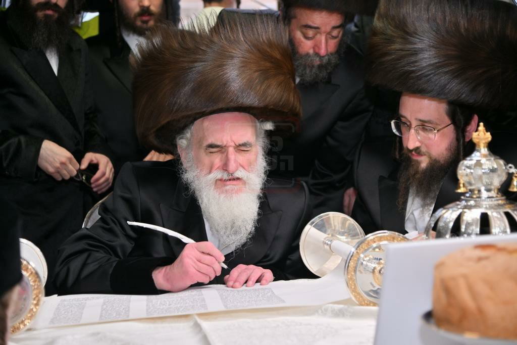 הכנסת ספר תורה לבית המדרש הגדול ויז'ניץ