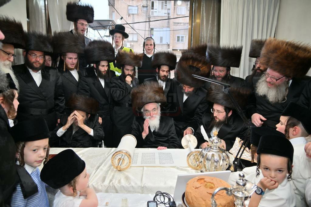 הכנסת ספר תורה לבית המדרש הגדול ויז'ניץ