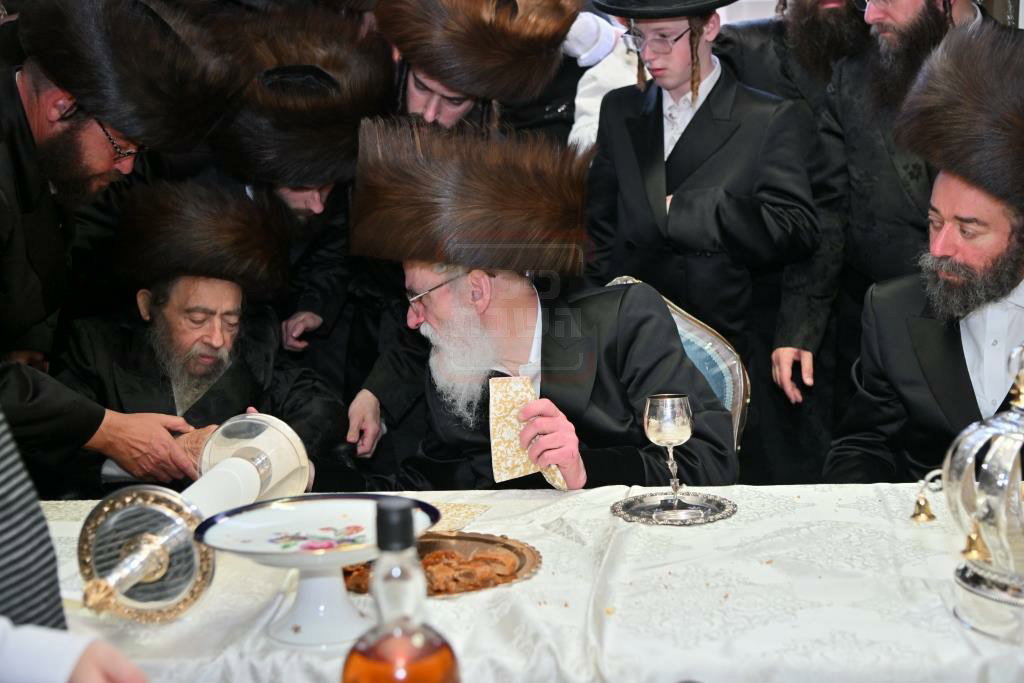 הכנסת ספר תורה לבית המדרש הגדול ויז'ניץ