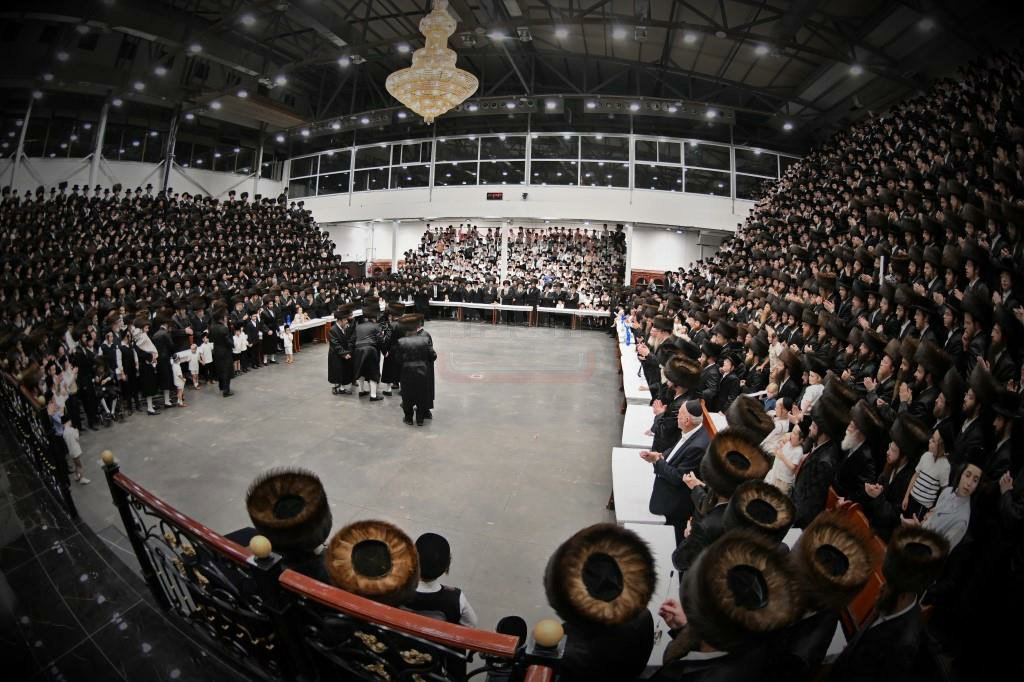 הכנסת ספר תורה לבית המדרש הגדול ויז'ניץ