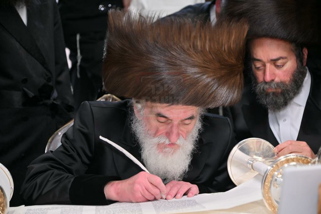 הכנסת ספר תורה לבית המדרש הגדול ויז'ניץ
