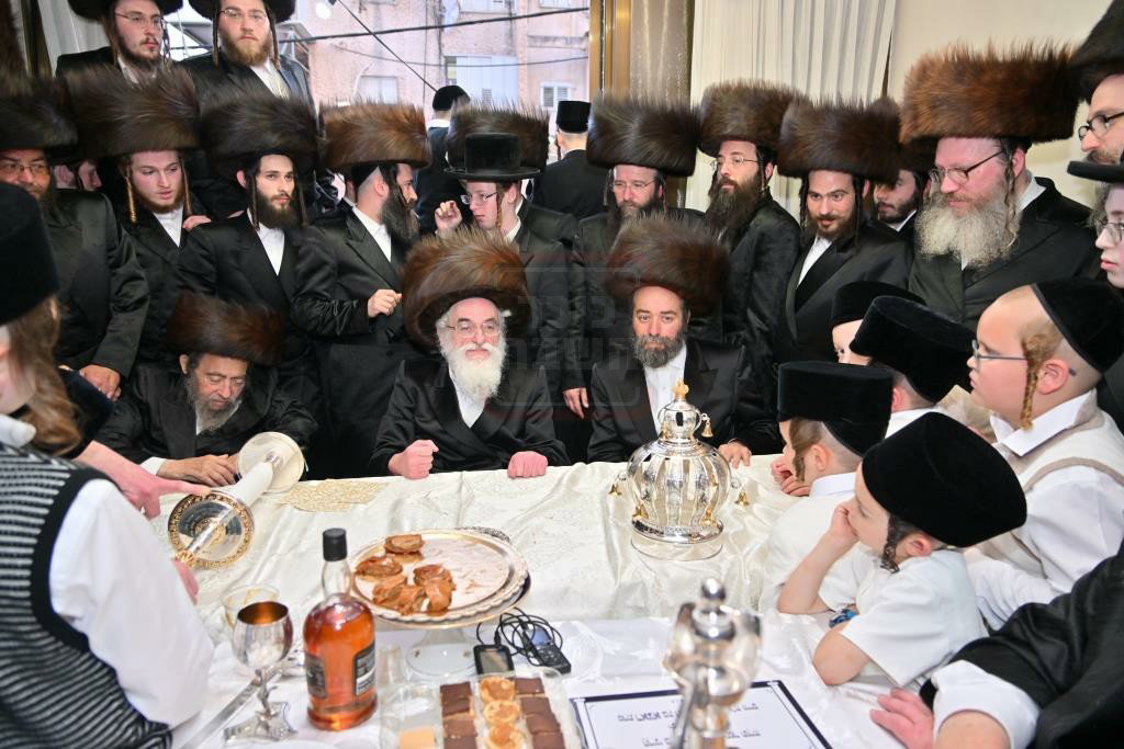 הכנסת ספר תורה לבית המדרש הגדול ויז'ניץ