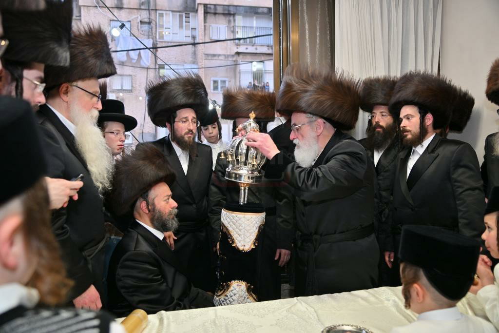 הכנסת ספר תורה לבית המדרש הגדול ויז'ניץ