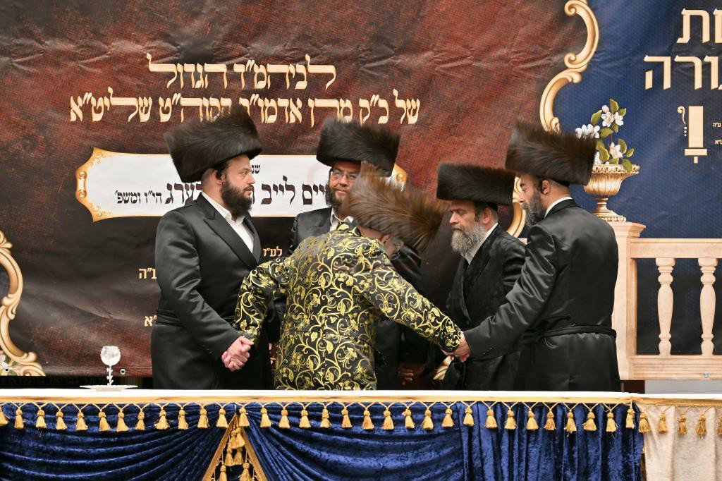 הכנסת ספר תורה לבית המדרש הגדול ויז'ניץ