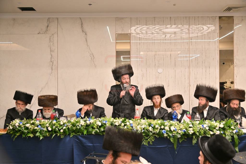 הכנסת ספר תורה לבית המדרש הגדול ויז'ניץ