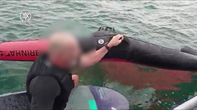 גולש במצב תשישות חולץ בלב ים מול חופי תל אביב | צפו