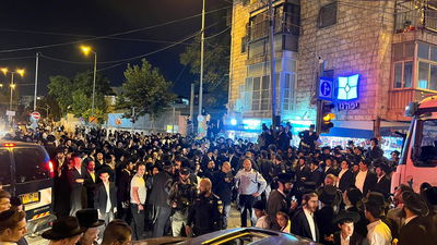 המונים מתקהלים בזירת ההפגנה