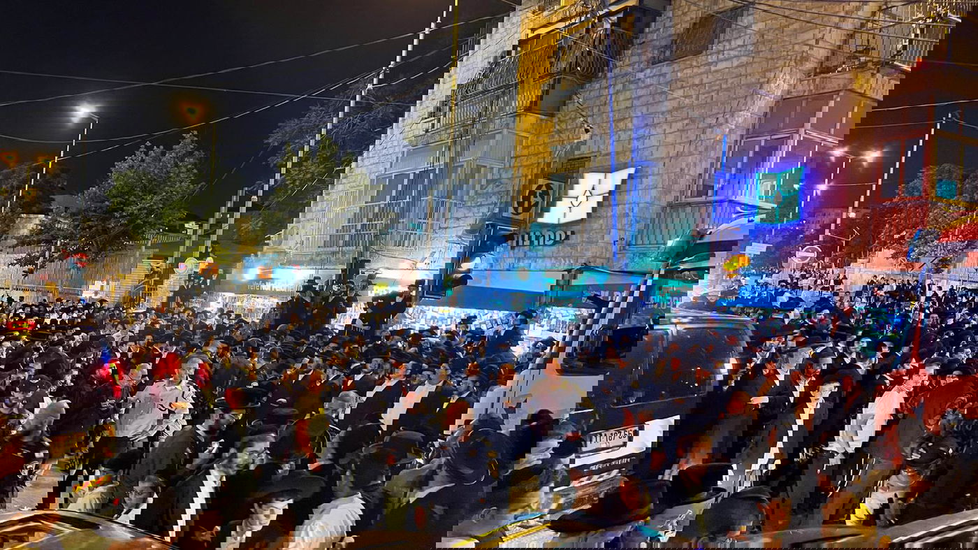 המונים מתקהלים בזירת ההפגנה