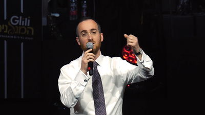 נפתלי קמפה בביצוע לייב מלהיב: "גרש את העצבות" 