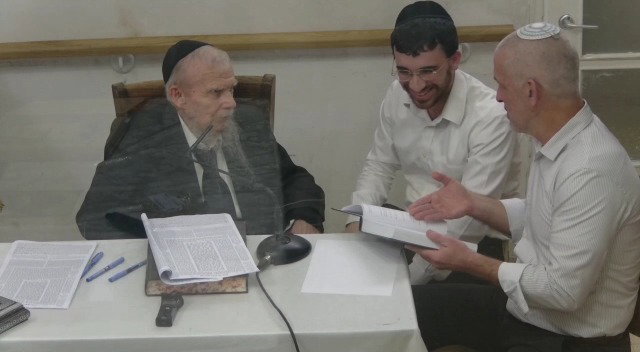 צפו בהענקת הספר לראש השב"כ