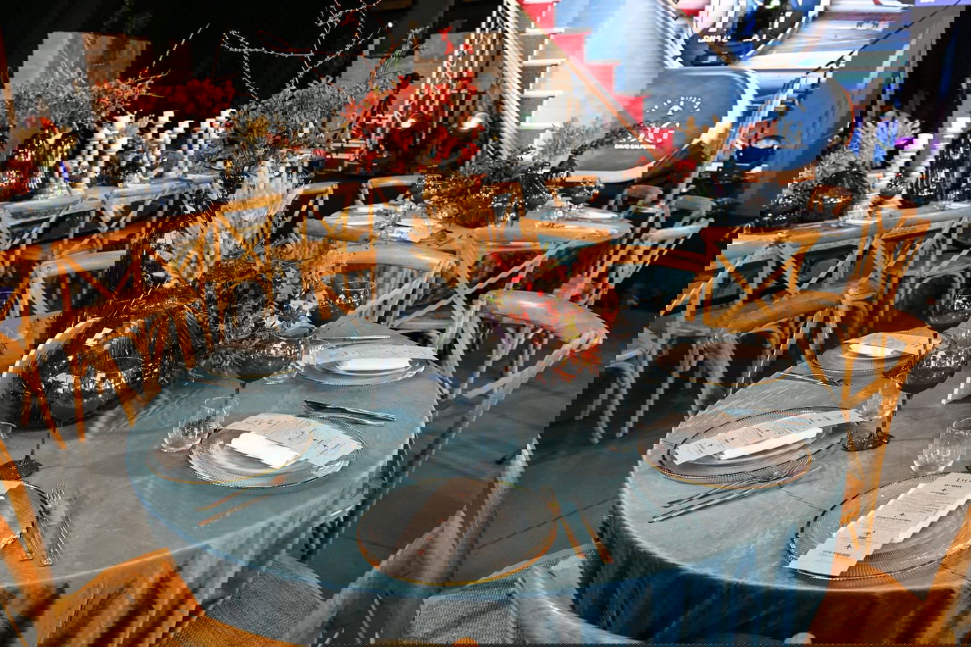 מסיבת הפתעה בקונספט של טרמינל ומטוסים