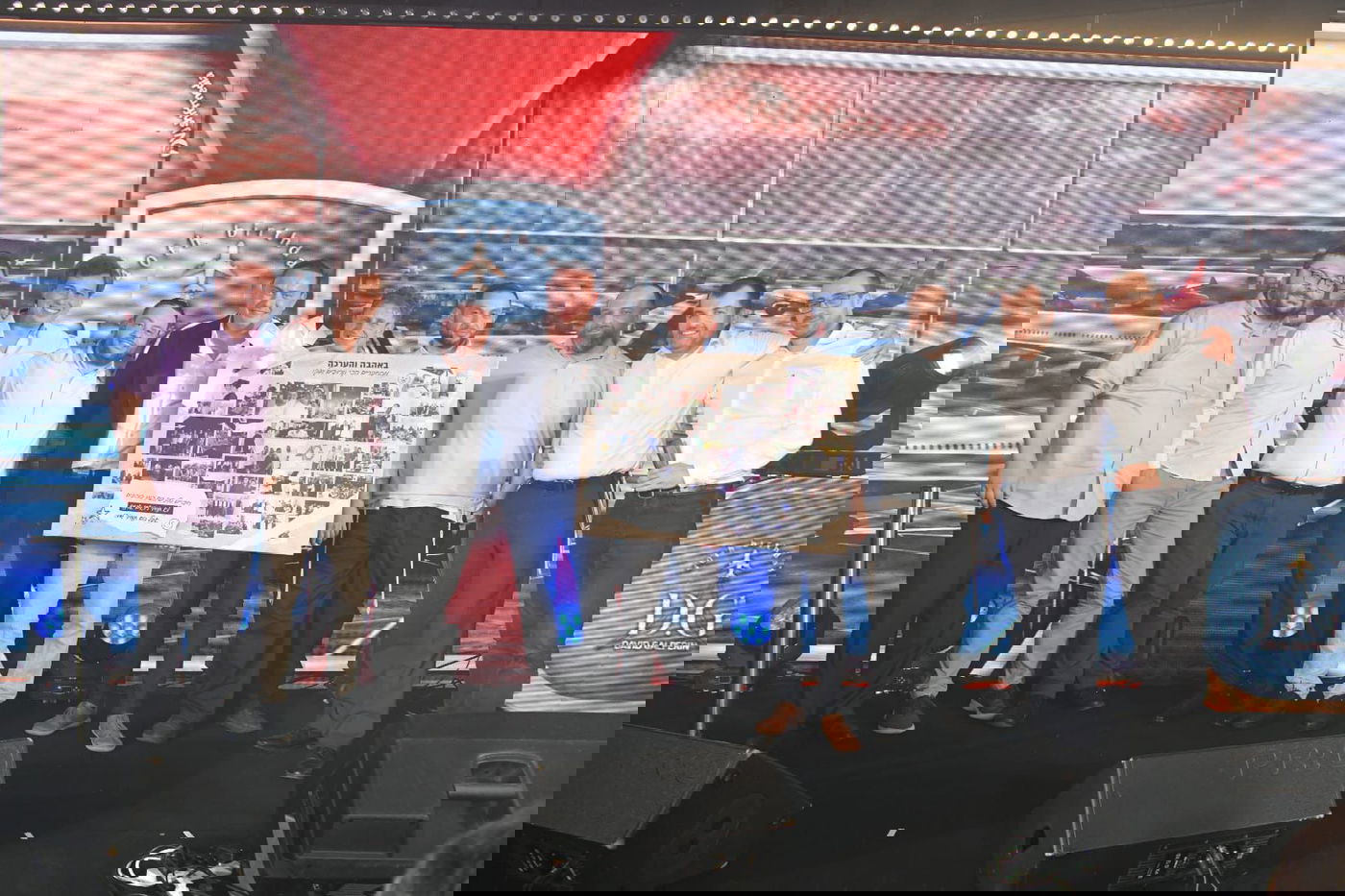 מסיבת הפתעה בקונספט של טרמינל ומטוסים