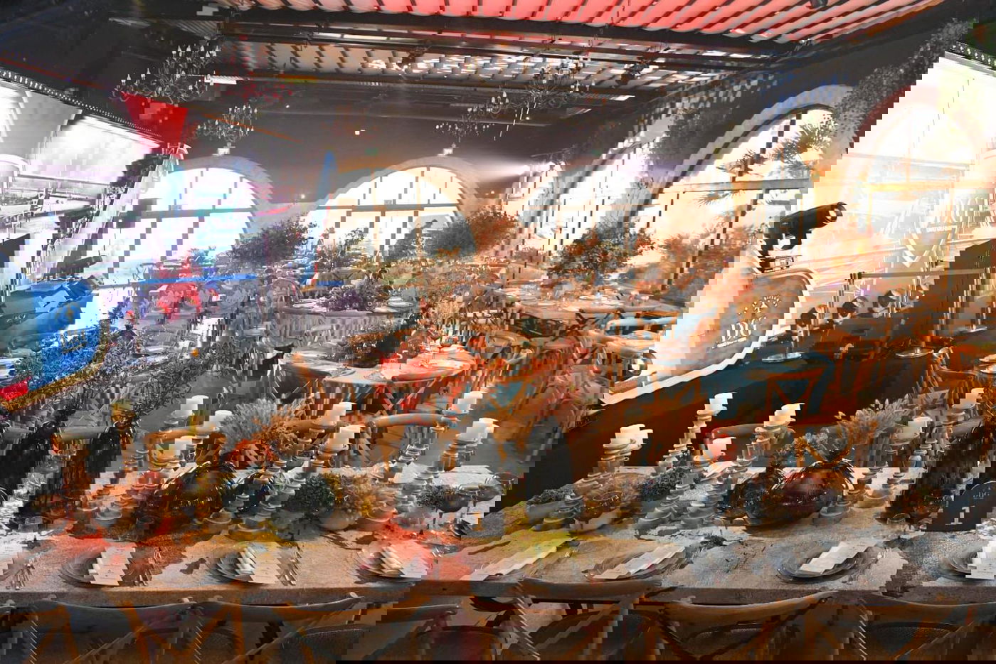 מסיבת הפתעה בקונספט של טרמינל ומטוסים