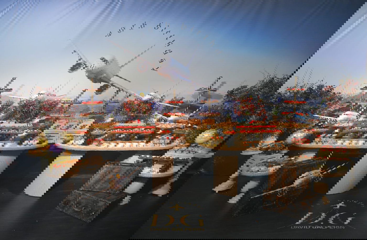 מסיבת הפתעה בקונספט של טרמינל ומטוסים