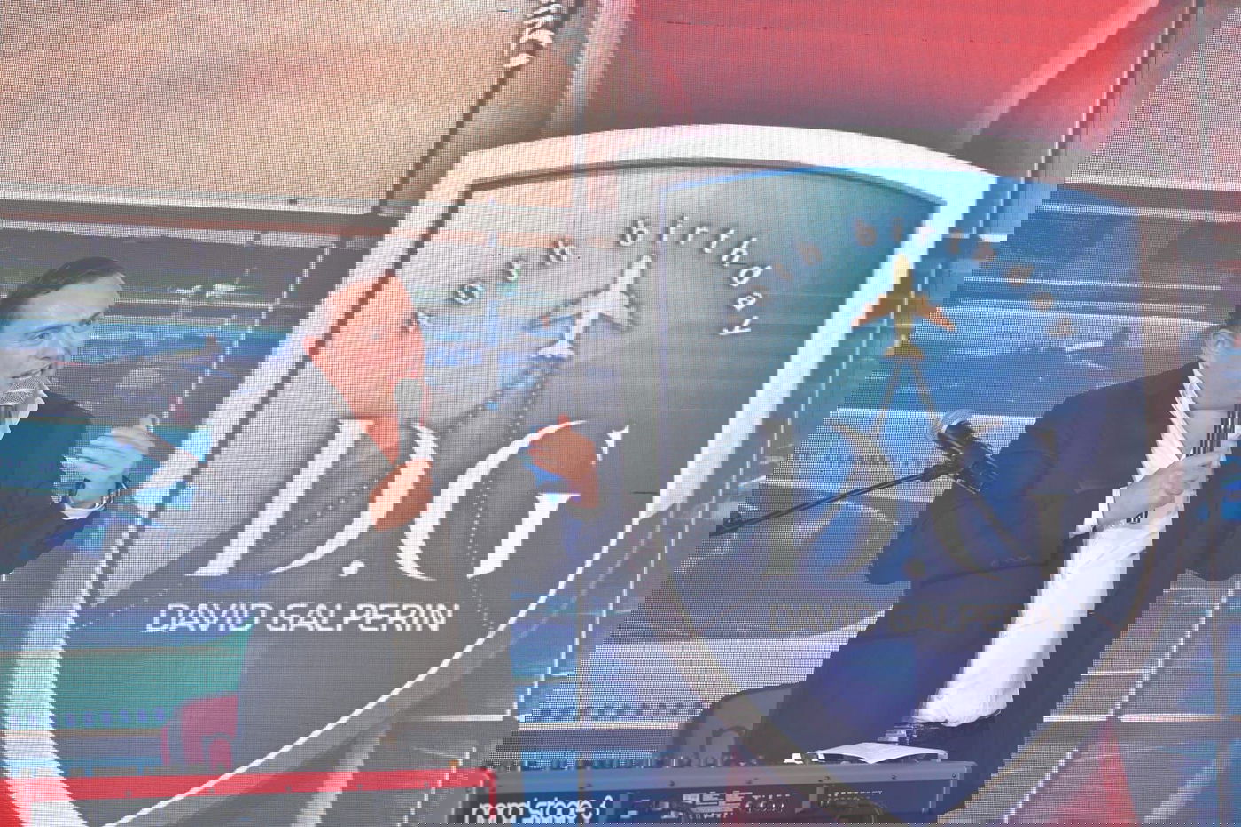 מסיבת הפתעה בקונספט של טרמינל ומטוסים