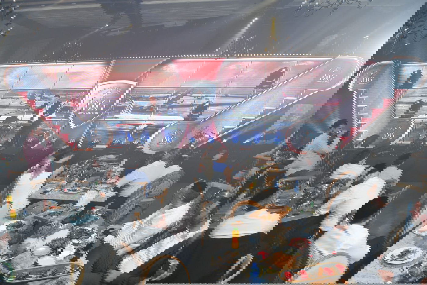 מסיבת הפתעה בקונספט של טרמינל ומטוסים