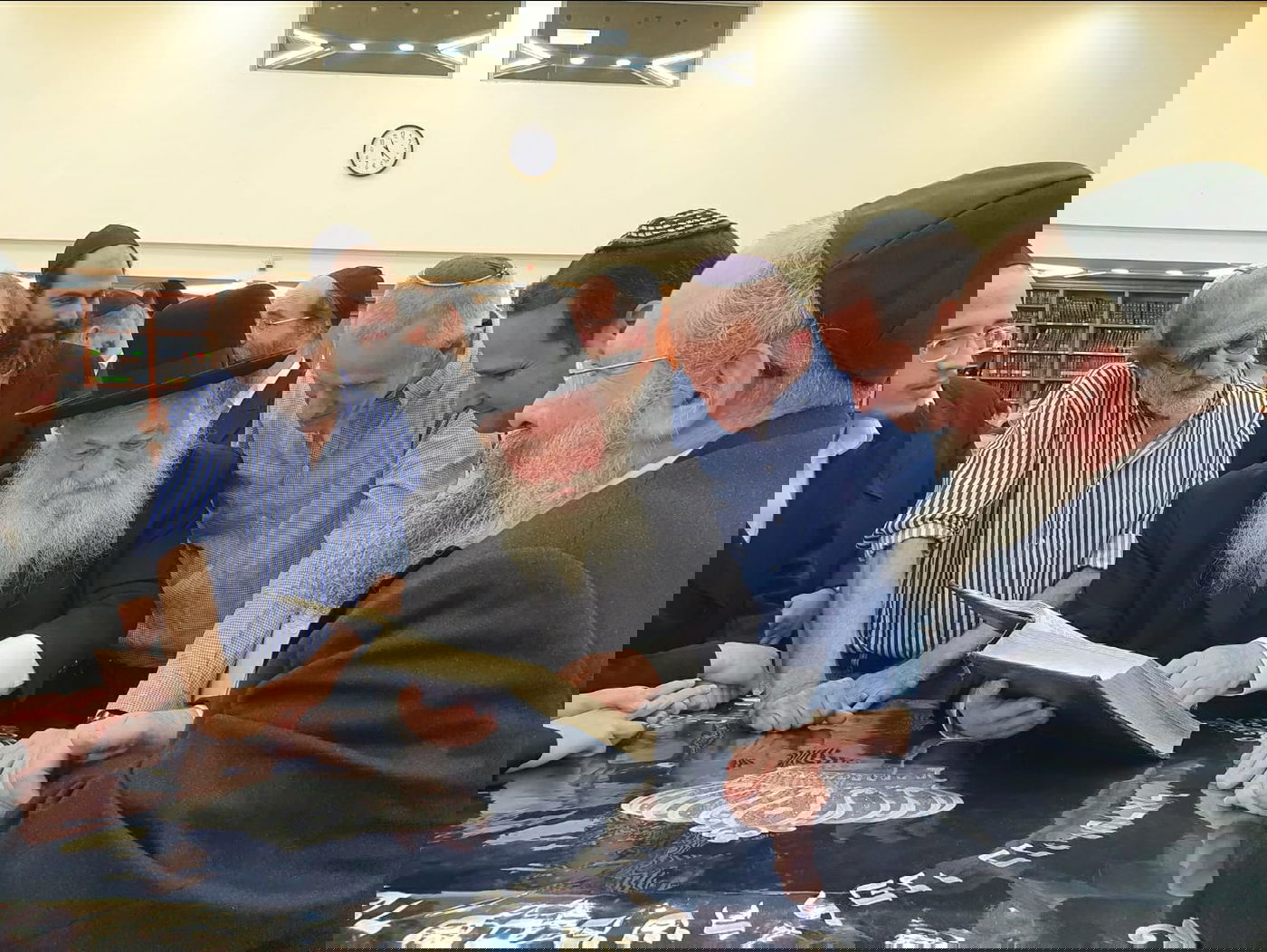 שר השיכון ביקר במתחם בו יוקמו אלפי דירות בראשון לציון