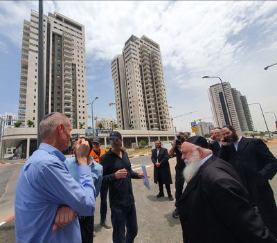 שר השיכון ביקר במתחם בו יוקמו אלפי דירות בראשון לציון