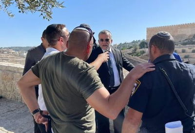 קריספל בסיור סמוך לציון - לפני שנתיים