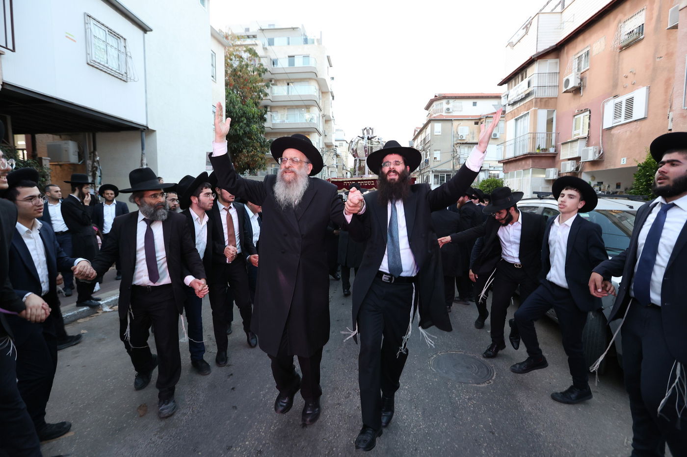 הכנסת ספר תורה לישיבת 'דעת חכמה'