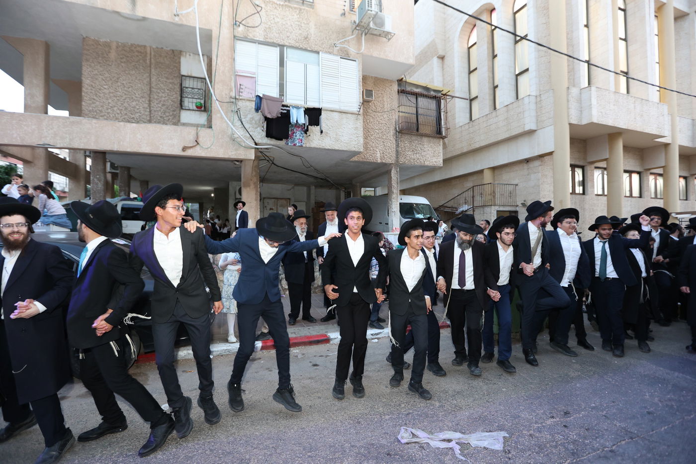 הכנסת ספר תורה לישיבת 'דעת חכמה'