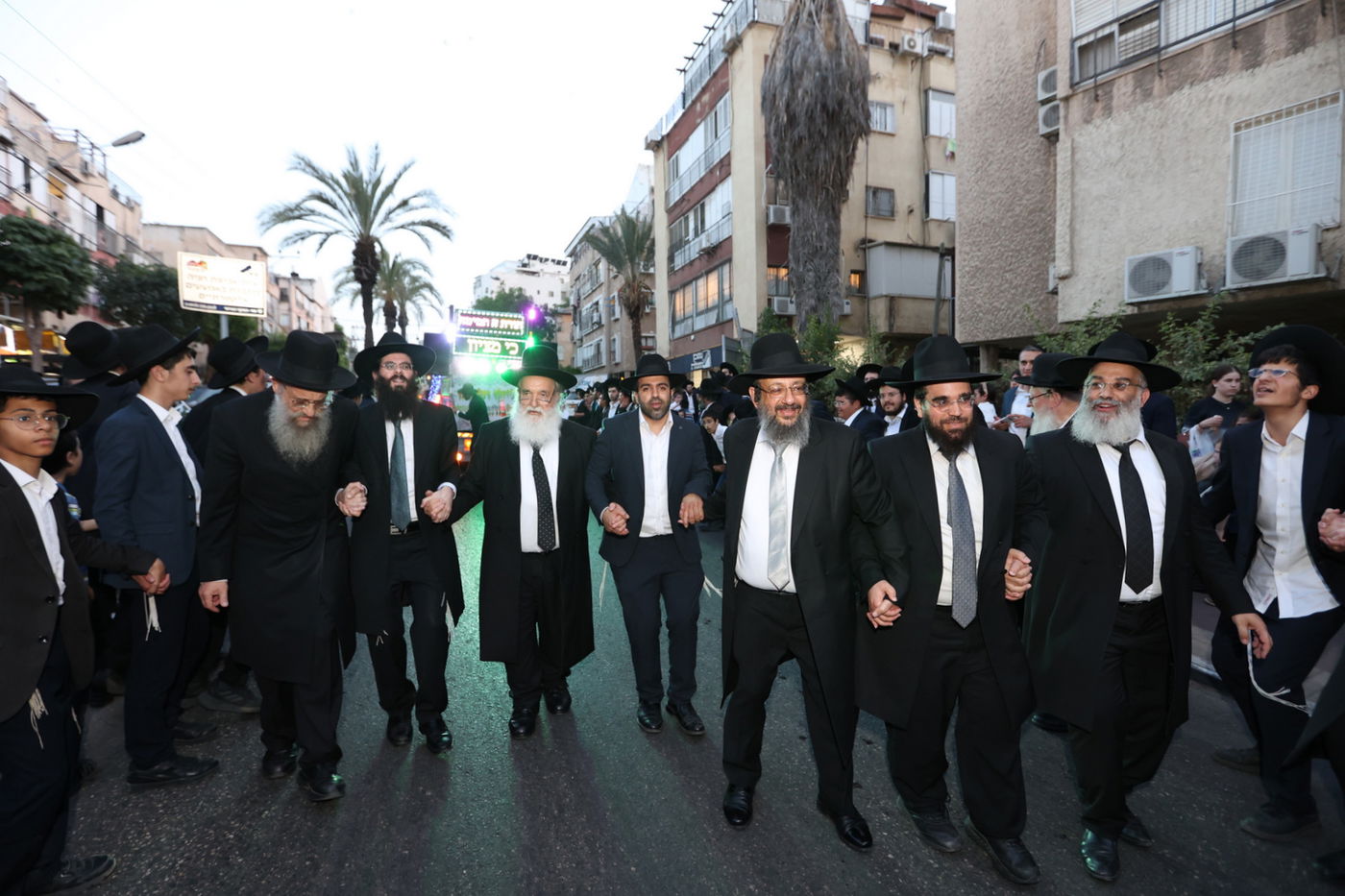 הכנסת ספר תורה לישיבת 'דעת חכמה'