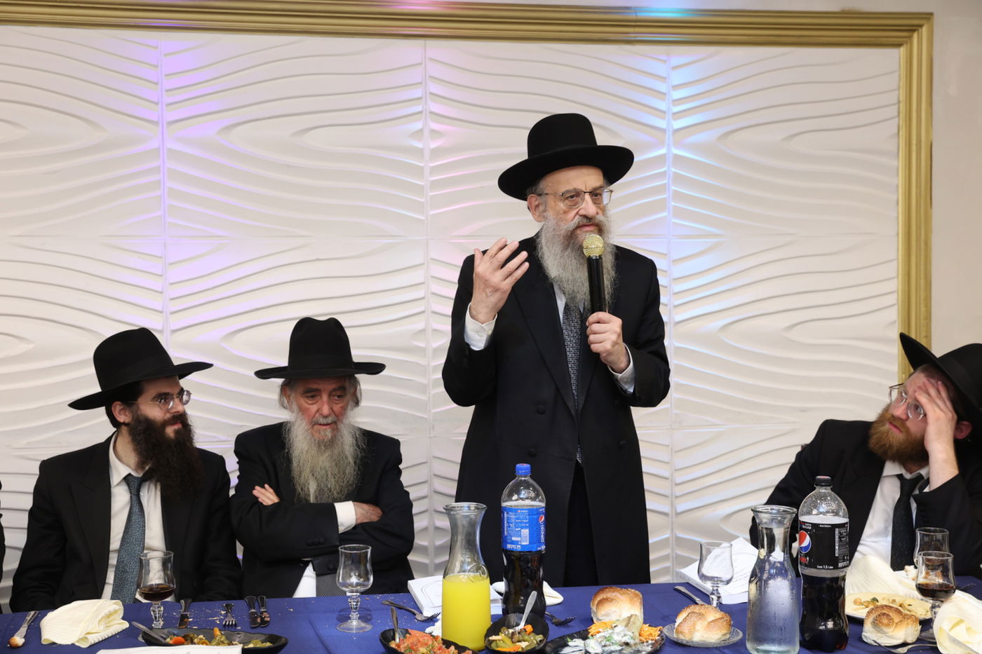 הכנסת ספר תורה לישיבת 'דעת חכמה'