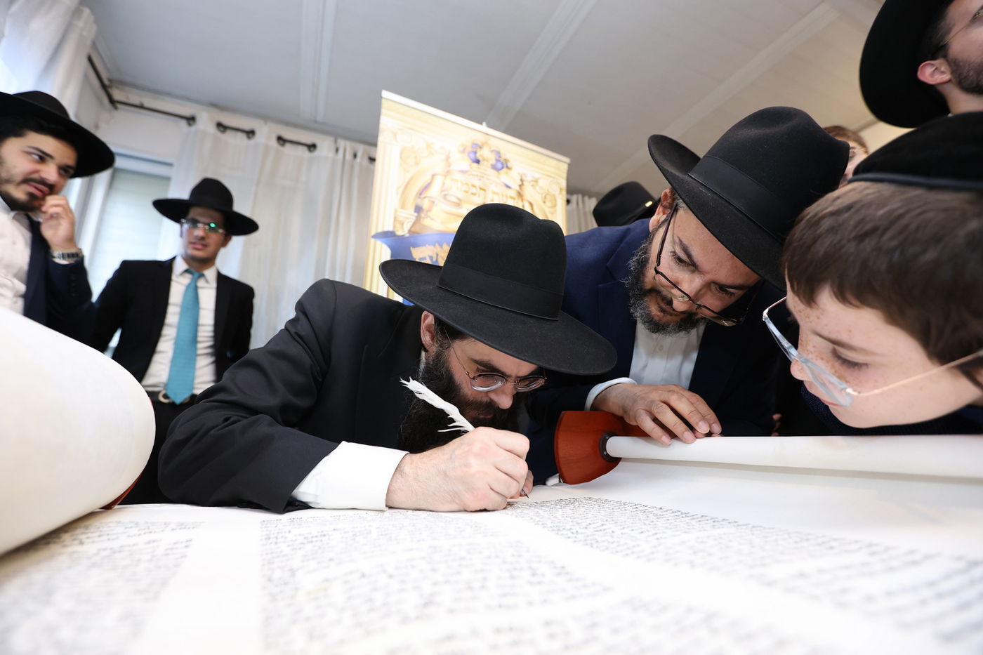 הכנסת ספר תורה לישיבת 'דעת חכמה'