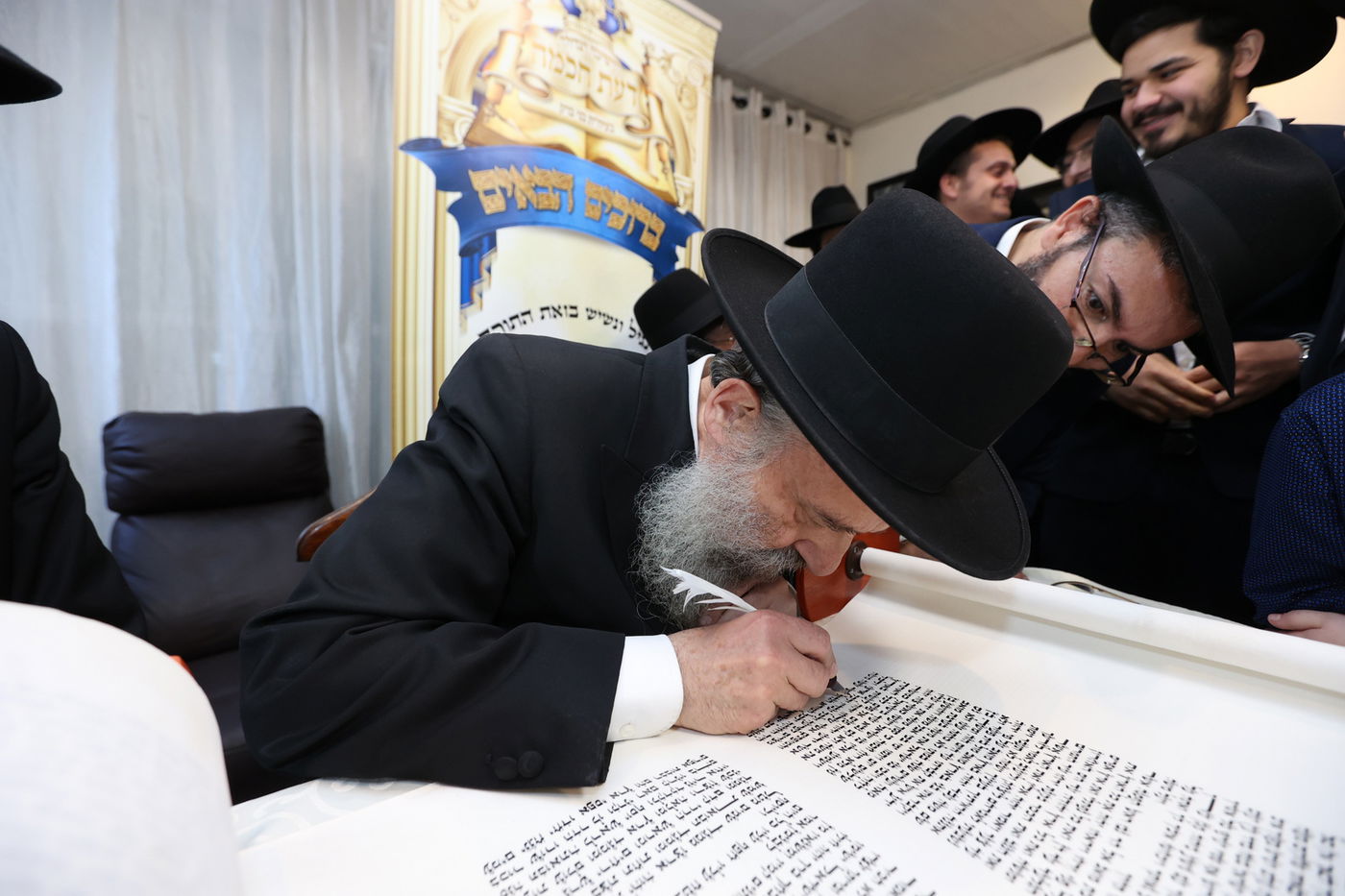 הכנסת ספר תורה לישיבת 'דעת חכמה'