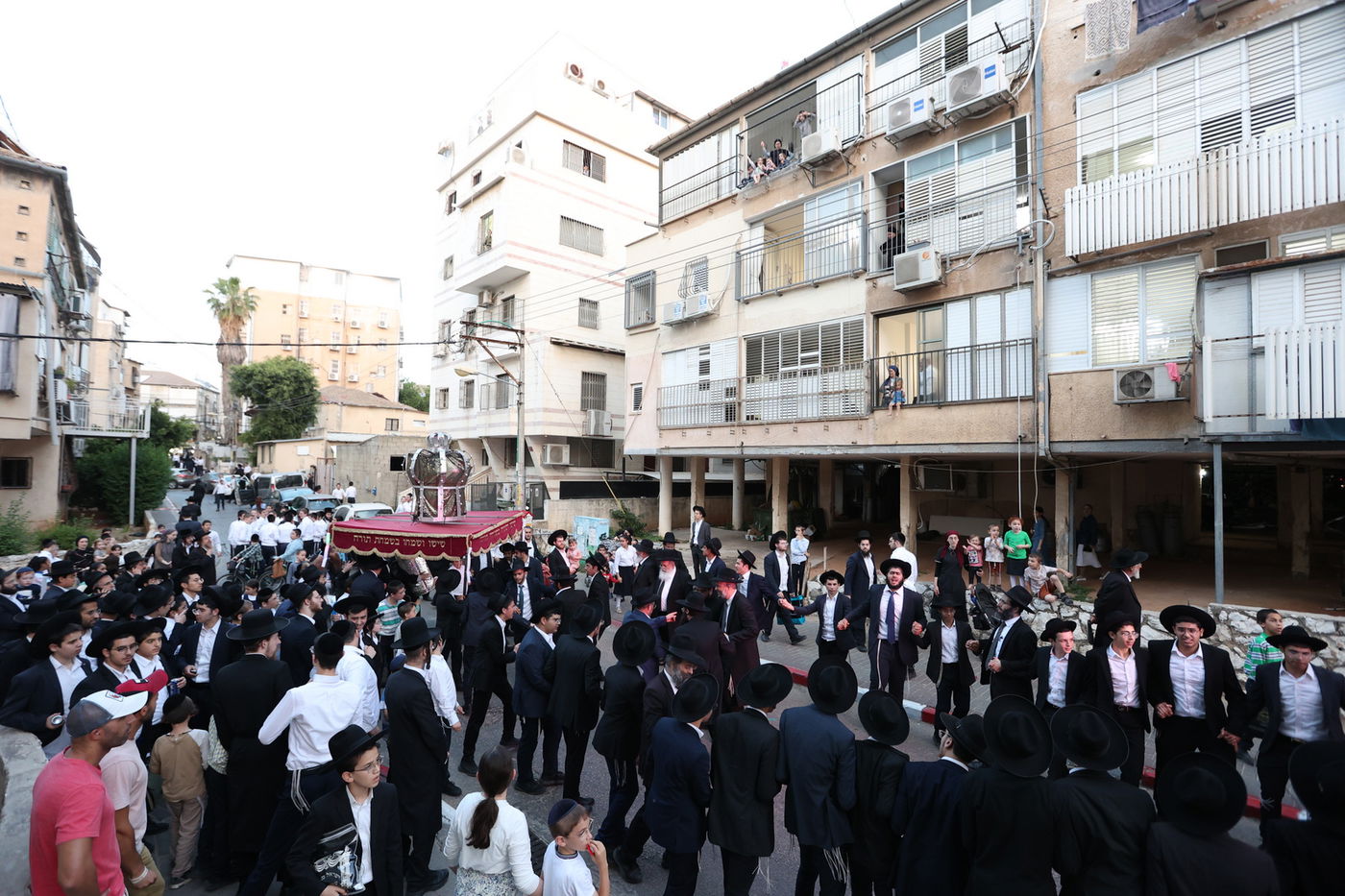 הכנסת ספר תורה לישיבת 'דעת חכמה'