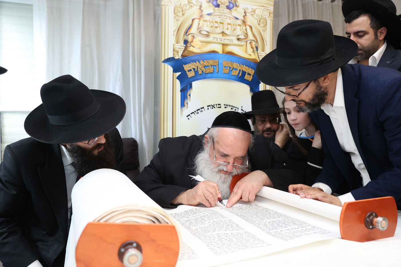 הכנסת ספר תורה לישיבת 'דעת חכמה'