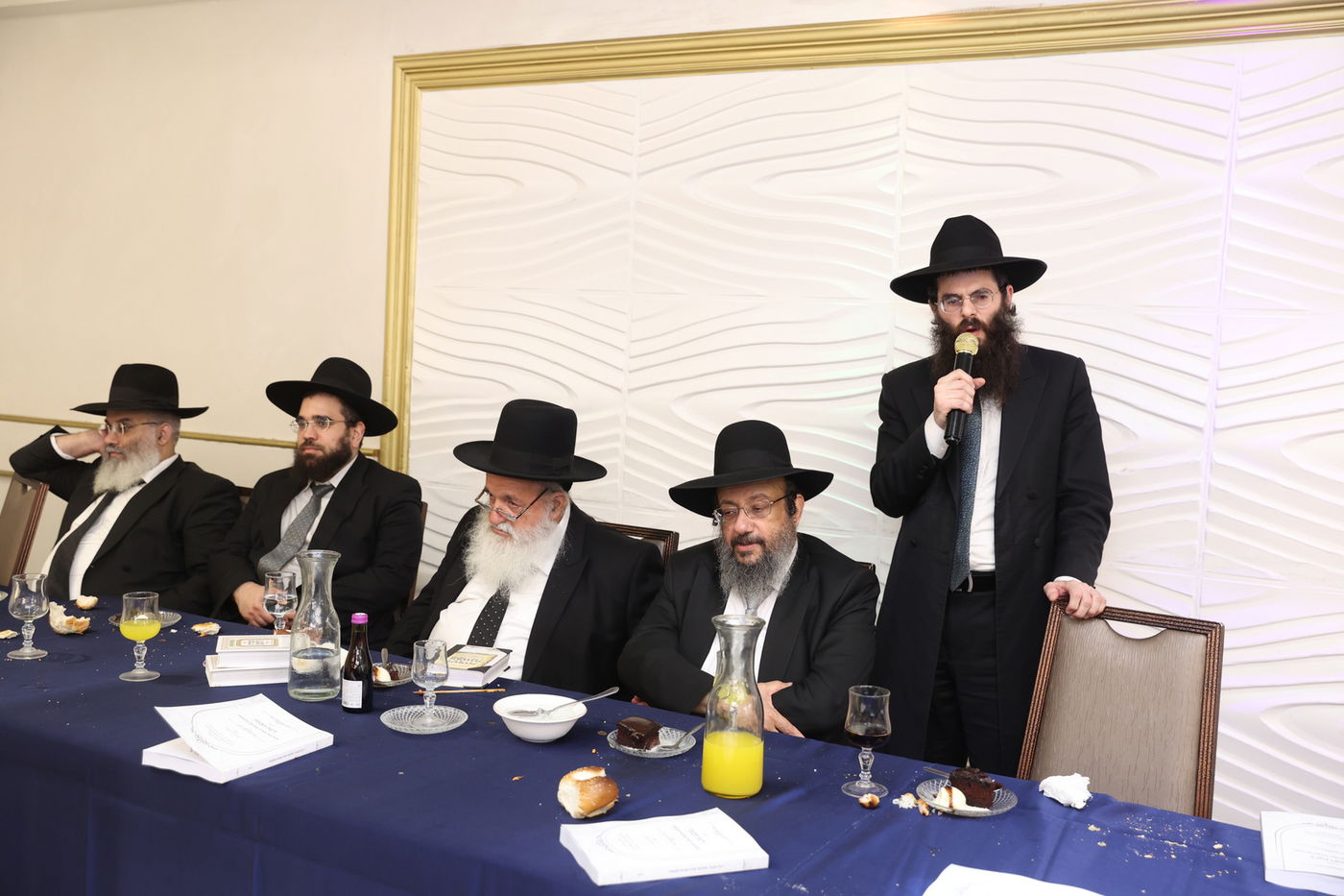 הכנסת ספר תורה לישיבת 'דעת חכמה'