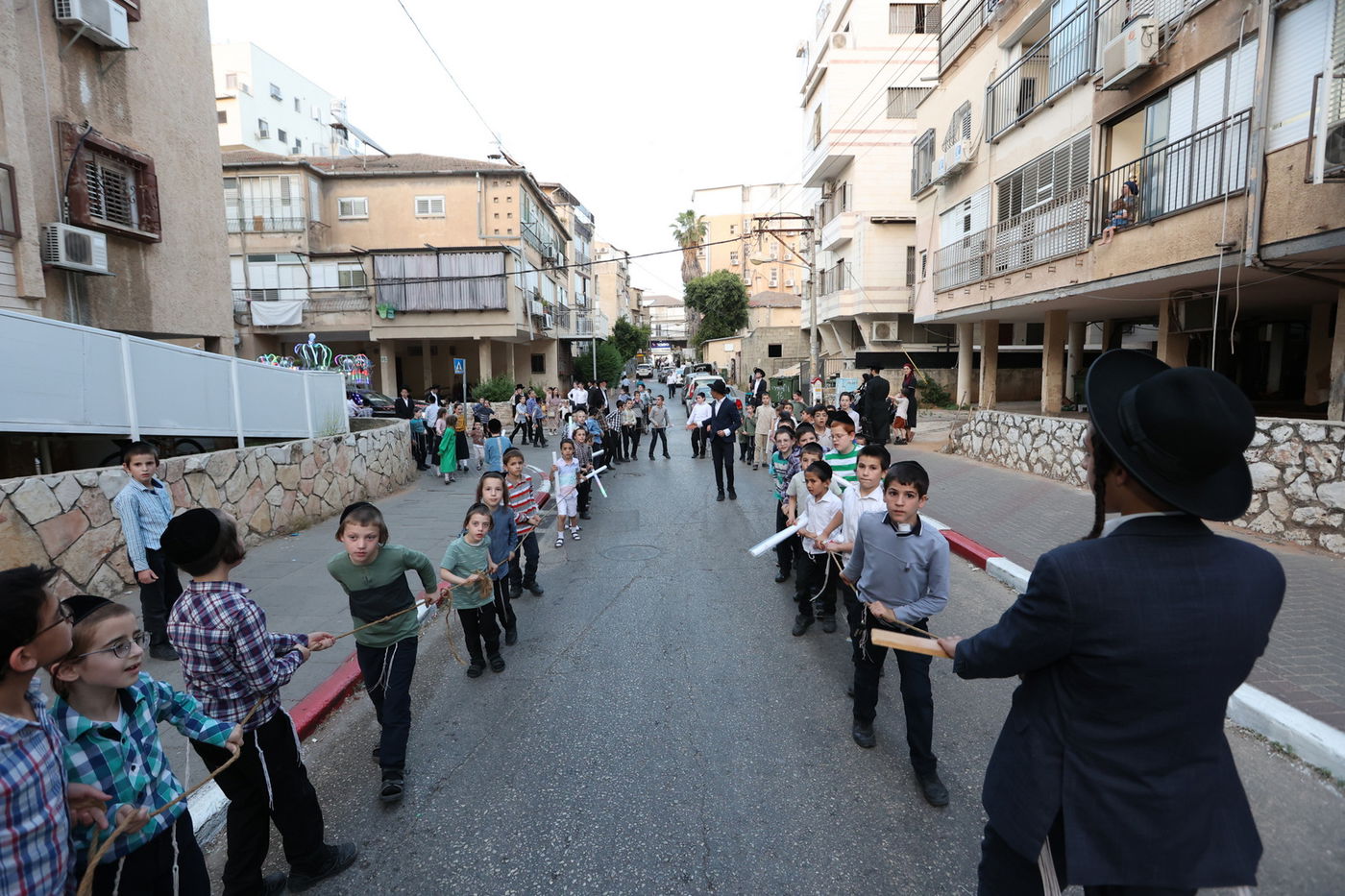 הכנסת ספר תורה לישיבת 'דעת חכמה'