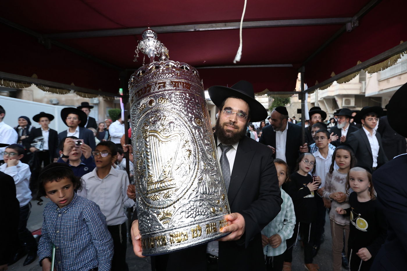 הכנסת ספר תורה לישיבת 'דעת חכמה'