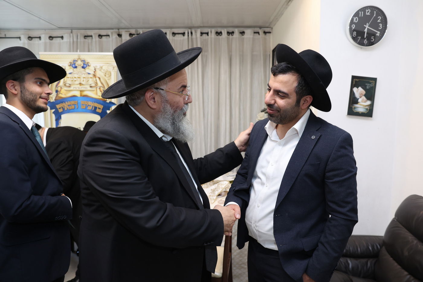 הכנסת ספר תורה לישיבת 'דעת חכמה'